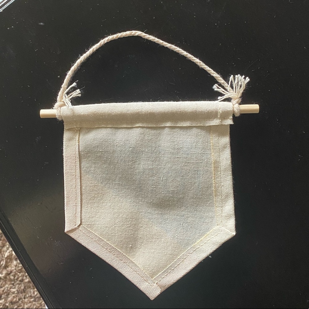 🪴 3/$10 Make Today Lovely Burlap Flag Decor - Picture 3 of 4